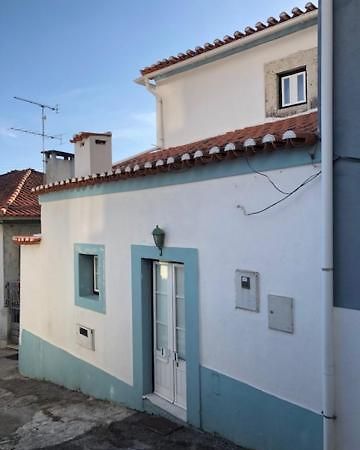 Typical Small House Near Lisbon Oeiras Eksteriør billede