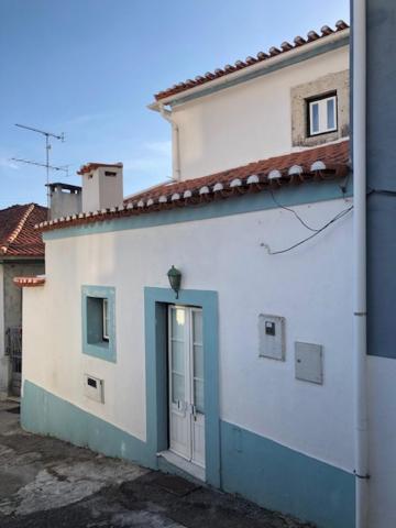 Typical Small House Near Lisbon Oeiras Eksteriør billede