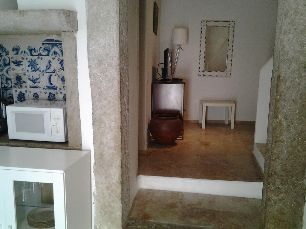 Typical Small House Near Lisbon Oeiras Værelse billede